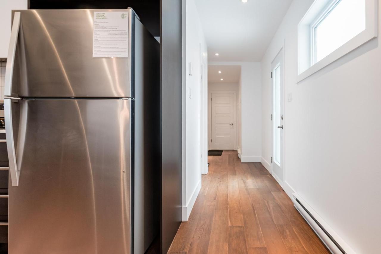Sleek Condo In The Heart Of Little Italy By Den Stays Montreal Habitación foto