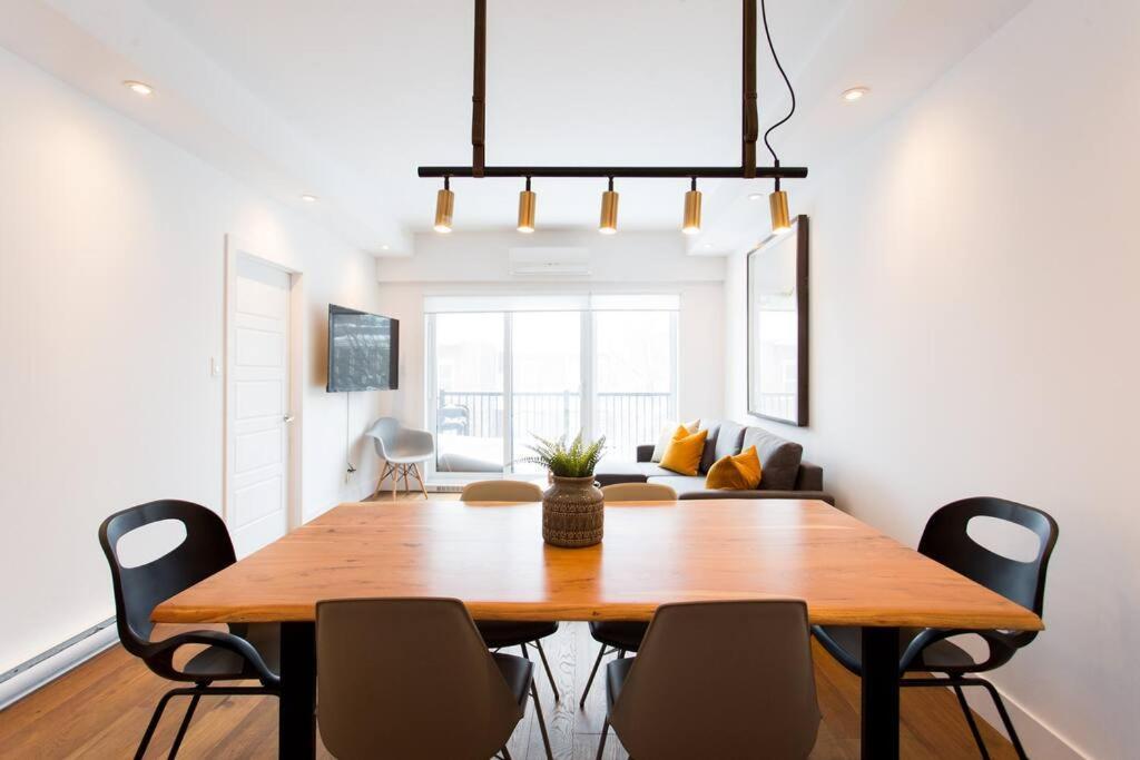 Sleek Condo In The Heart Of Little Italy By Den Stays Montreal Exterior foto