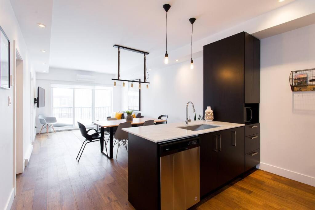 Sleek Condo In The Heart Of Little Italy By Den Stays Montreal Exterior foto